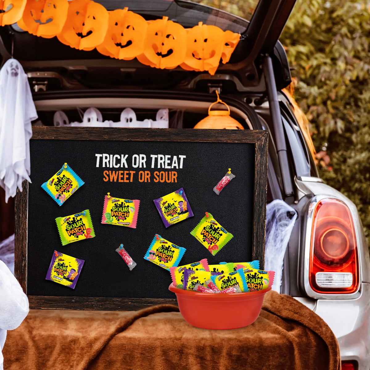 SOUR PATCH KIDS & SWEDISH FISH Mini Soft & Chewy Gummy Halloween Candy Variety Pack, 80 count