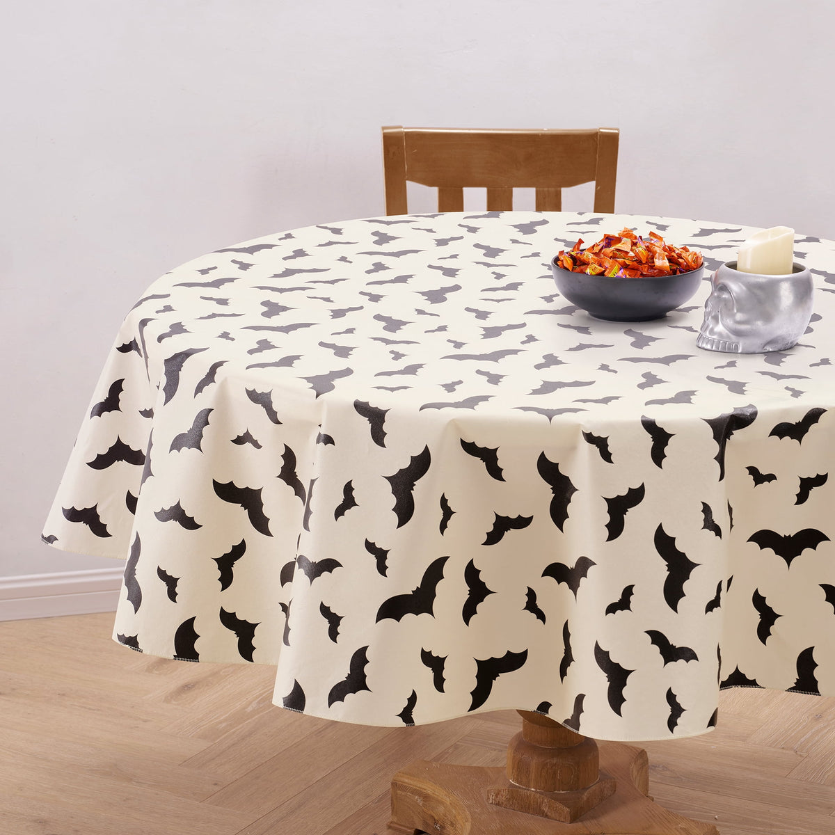 Way To Celebrate Halloween PEVA Tablecloth Indoor & Outdoor Table 70" Round - Bat Toss