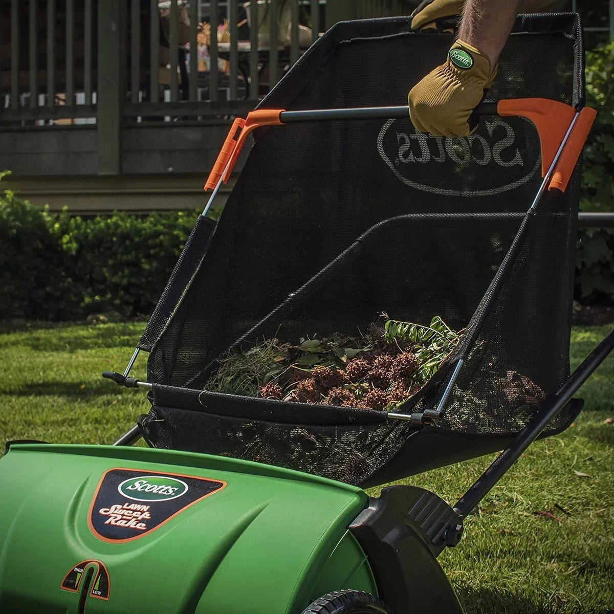 Scotts Push Lawn Sweeper, 26-Inch Sweeping Width, 3.6 Bushel Collection Bag - LSW70026S