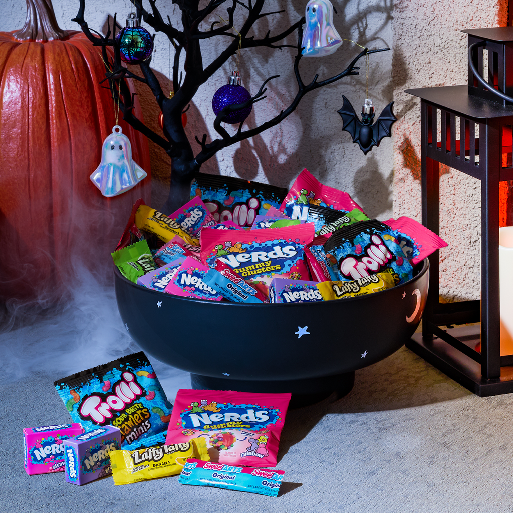 Nerds Core Winners Halloween Trick-or-Treat Variety Bag, NERDS Gummy Clusters, SweeTARTS, Trolli, Laffy Taffy, and NERDS Original, 60 Pieces, 20.58 Ounces