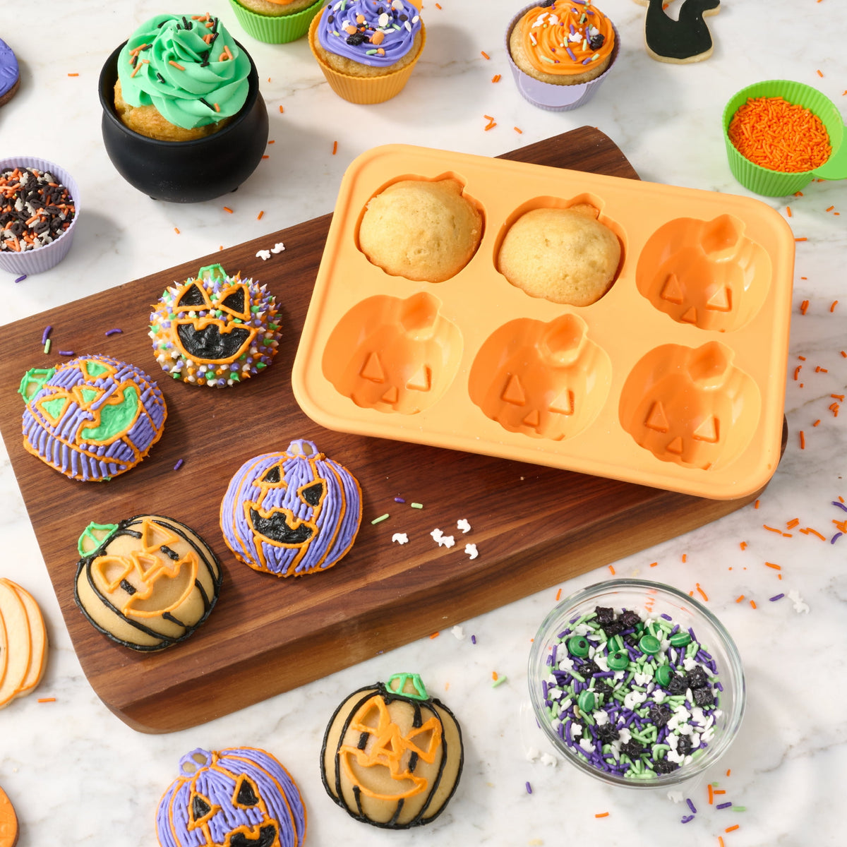 Way To Celebrate 6-Cavity Silicone Cakelet Pan Jack-O'-Lantern Orange