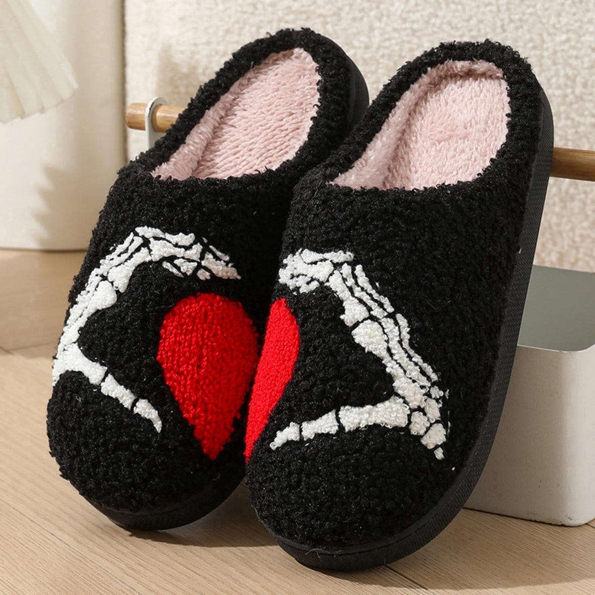 BERANMEY Halloween Slippers for Women Perfect Soft Plush Comfy Warm Slip-On Cute Womens Slippers Indoor Fluffy House Slippers for Women and Men Non-slip Fuzzy Flat Slides