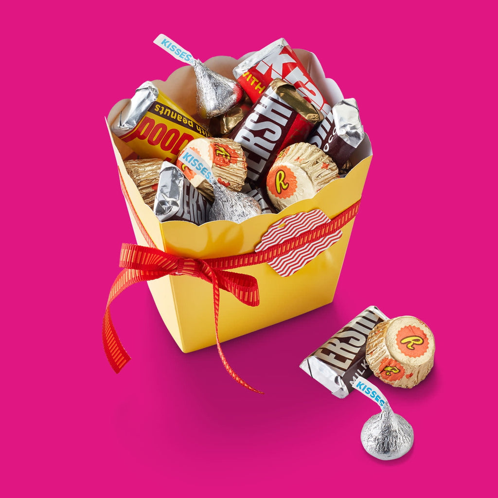 Hershey's and Reese's Assorted Chocolate Flavored, Halloween Candy Party Pack, 35 oz